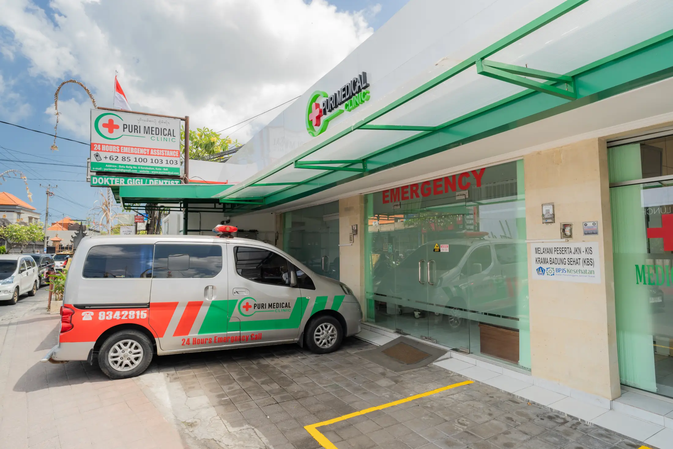 Puri Medical Clinic exterior with emergency entrance and ambulance
